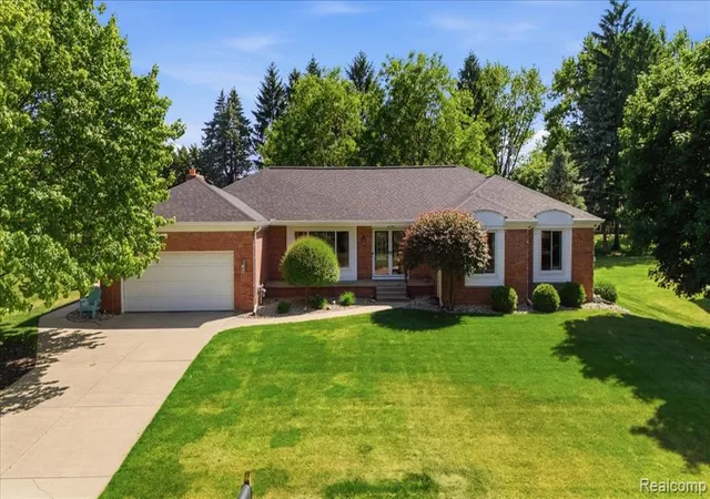 Homes for sale in Grand Blanc, MI | 5048 Tree Hill Rd, Grand Blanc, MI 48439 | MLS# 61000406