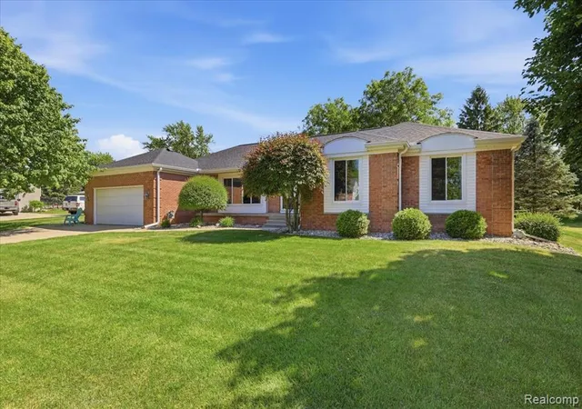 Homes for sale in Grand Blanc, MI | 5048 Tree Hill Rd, Grand Blanc, MI 48439 | MLS# 61000406