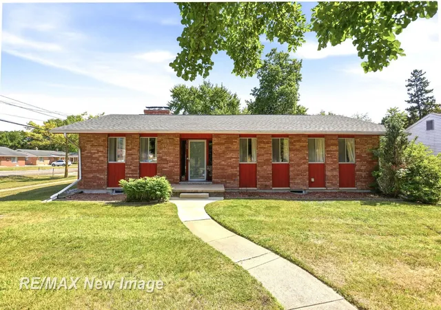Photo 1 of Sale Pending at 2720 Warwick St, Saginaw, MI 48602 | MLS# 50220110 | Listing updated on 2026-08-31