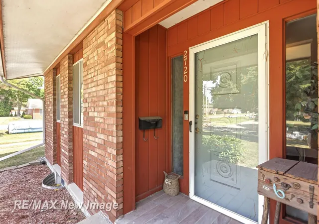 Photo 2 of Sale Pending at 2720 Warwick St, Saginaw, MI 48602 | MLS# 50220110 | Listing updated on 2026-08-31