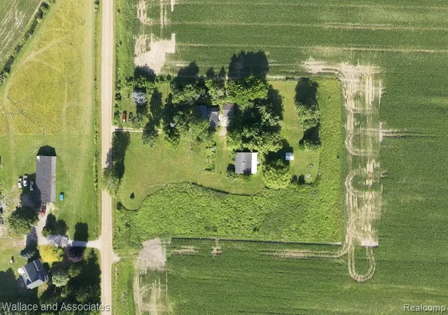 4th image of 5949 Roach Rd, Croswell, MI 48422 | MLS# 61007951