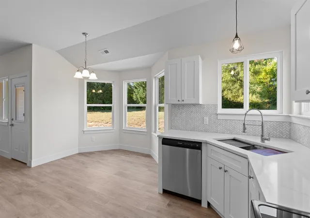Photo 5 of Single family home for sale at 2010 Green Acres Dr, Adrian, MI 49221 | MLS# 70554090 | Listing updated on 2026-08-27