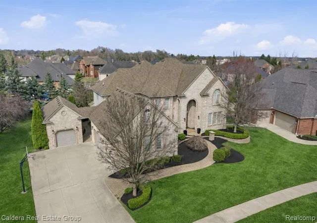 Homes for sale in Shelby Township, MI | 7219 Vista Dr, Shelby Township, MI 48316 | MLS# 61005149
