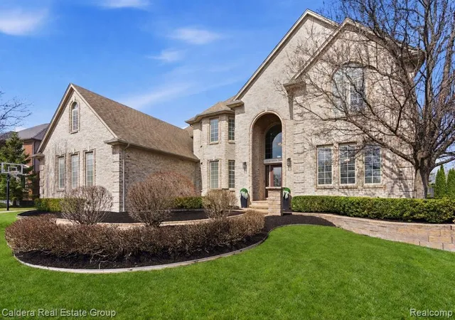 Homes for sale in Shelby Township, MI | 7219 Vista Dr, Shelby Township, MI 48316 | MLS# 61005149