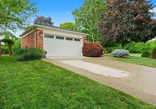 2nd image of 5997 Marble Dr, Troy, MI 48085 | MLS# 61004445