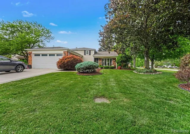 3rd image of 5997 Marble Dr, Troy, MI 48085 | MLS# 61004445