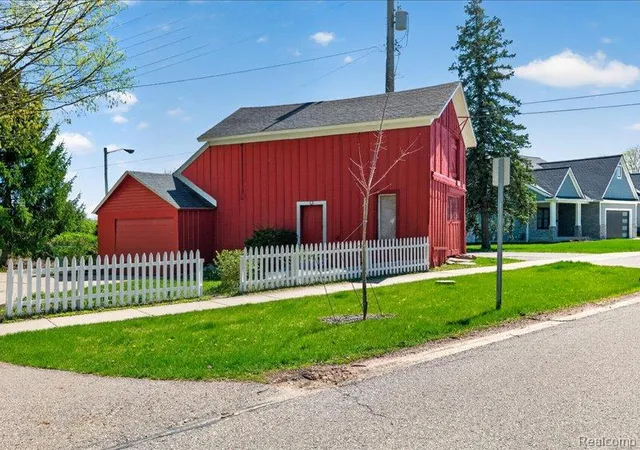 3rd image of 403 Lake St, Howell, MI 48843 1619 | MLS# 60987216