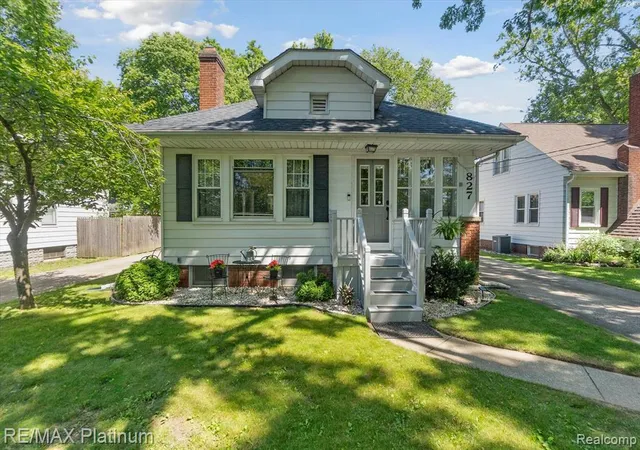 Single Family Residence at 827 E Main St, Flushing, MI 48433 | MLS# 60315373 | | Sold on 2024-08-07