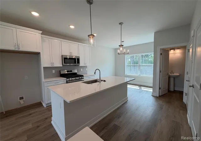 Photo 2 of Sale Pending at 739 Canterbury Lane, Troy, MI 48085 | MLS# 61024724 | Listing updated on 2026-09-08