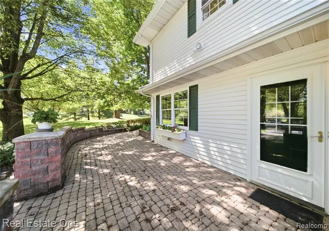 Photo 3 of Single family home for sale at 11075 Shadywood Dr, Brighton, MI 48114 9248 | MLS# 61025045 | Listing updated on 2026-09-13
