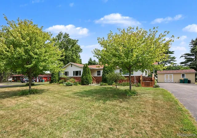 Photo 1 of Sale Pending at 10350 Davisburg Rd, Davisburg, MI 48350 | MLS# 61013449 | Listing updated on 2026-08-15