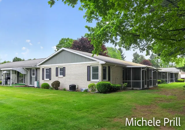 Listing Photo 4 - Condo for sale in building located at 5160 Southglow Ct, Grand Rapids, MI 49508