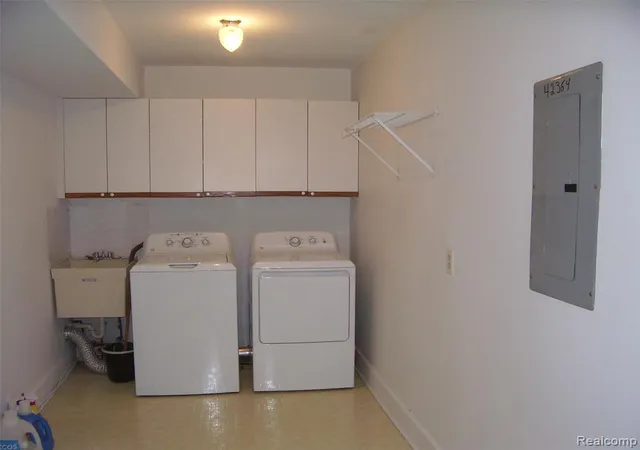 2nd image of 42364 Lochmoor St, Clinton Township, MI 48038