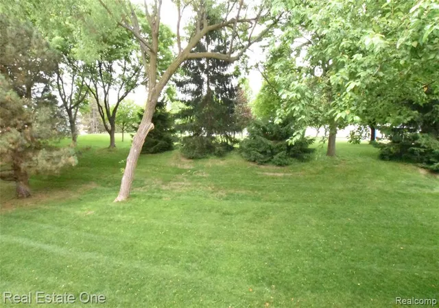 Homes for sale in Walled Lake, MI | 555 Winwood Ct, Walled Lake, MI 48390 | MLS# 61004091