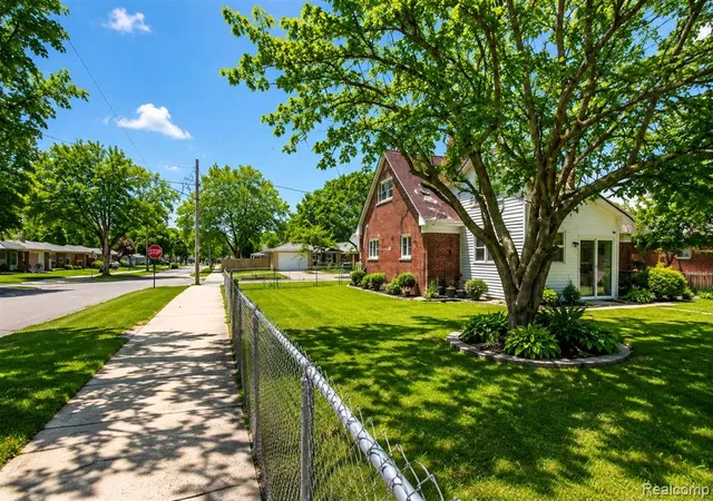 2nd image of 29143 Dover Ave, Warren, MI 48088 | MLS# 61008696