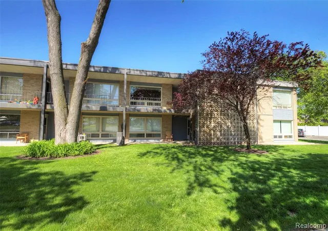 Homes for sale in Livonia, MI | 15075 Hubbard St #12, Livonia, MI 48154 | MLS# 60989917