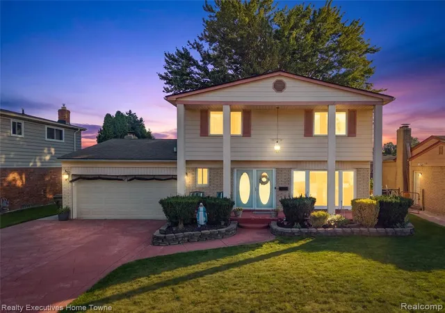 1st image of 2986 Groves Dr, Sterling Heights, MI 48310 | MLS# 61018202