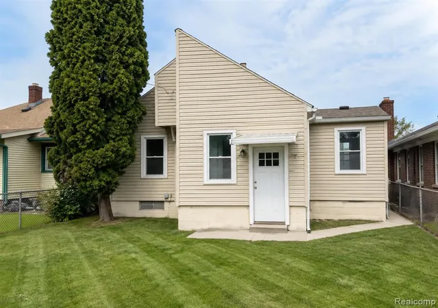 Homes for sale in Lincoln Park, MI | 557 White Ave, Lincoln Park, MI 48146 | MLS# 61007896