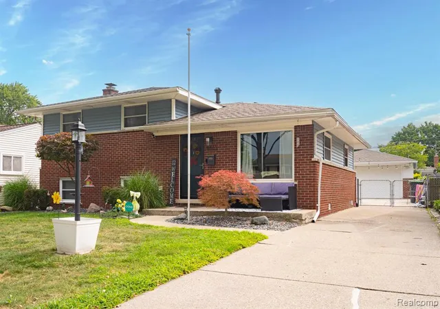 Photo 3 of Sale Pending at 9663 Blaty St, Taylor, MI 48180 3562 | MLS# 61024074 | Listing updated on 2026-09-13