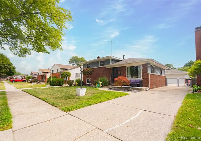 Photo 3 of Sale Pending at 9663 Blaty St, Taylor, MI 48180 3562 | MLS# 61024074 | Listing updated on 2026-09-13
