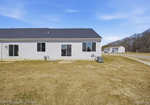 5th image of 1435 Luxington Dr, Lapeer, MI 48446 | MLS# 60975952