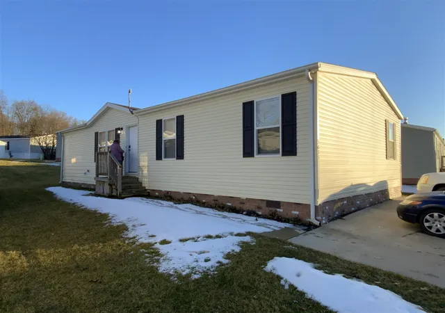 Homes for sale in Jackson, MI | 3635 Hawthorn Dr, Jackson, MI 49201 | MLS# 70502072