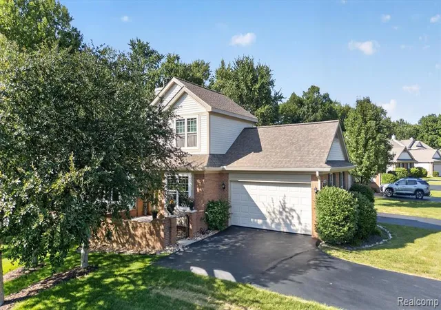 Homes for sale in Grand Blanc, MI | 10301 Golfside Dr, Grand Blanc, MI 48439 | MLS# 61008800