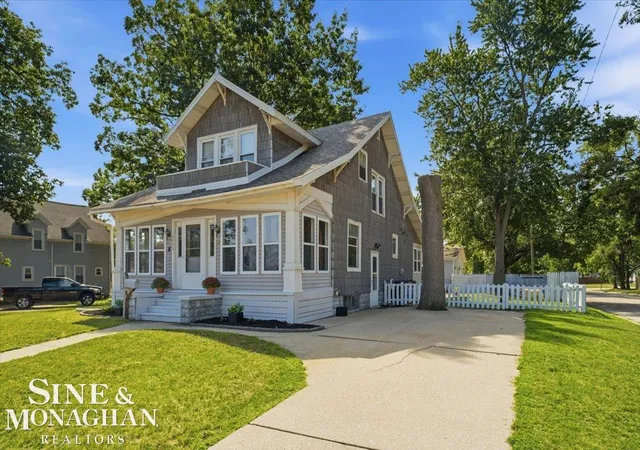 Photo 3 of Sale Pending at 2822 S Boulevard Boulevard, Port Huron, MI 48060 | MLS# 50219467 | Listing updated on 2026-09-07