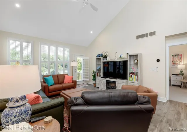 Photo 3 of Condo for sale at 5318 Trl Vista Dr, West Bloomfield, MI 48323 | MLS# 61005071 | Listing updated on 2026-09-14