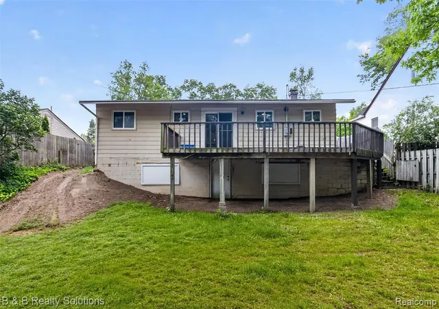 Homes for sale in Waterford, MI | 271 S Williams Lake Rd, Waterford, MI 48327 | MLS# 61001189