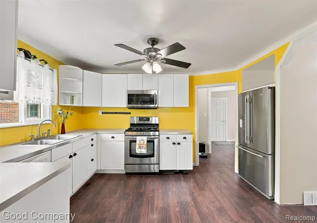 Photo 3 of Single family home for sale at 412 Chippewa St, Clawson, MI 48017 2041 | MLS# 61025091 | Listing updated on 2026-09-23