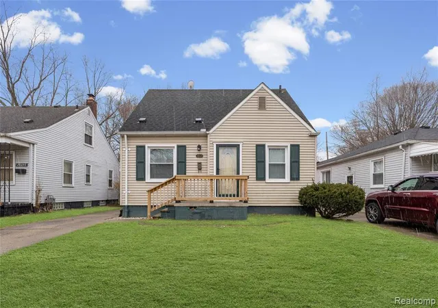 Homes for sale in Harper Woods, MI | 20228 Washtenaw St, Harper Woods, MI 48225 | MLS# 60971238