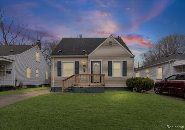 Homes for sale in Harper Woods, MI | 20228 Washtenaw St, Harper Woods, MI 48225 | MLS# 60971238