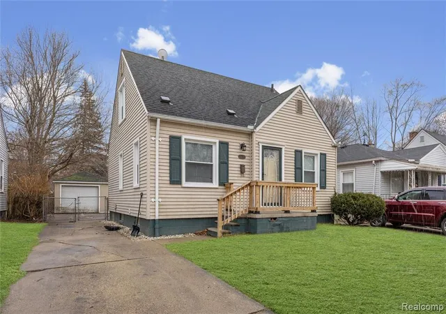 Homes for sale in Harper Woods, MI | 20228 Washtenaw St, Harper Woods, MI 48225 | MLS# 60971238