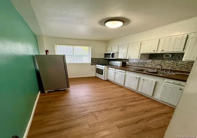 3rd image of 1516 Kent St, Flint, MI 48503 | MLS# 60985182