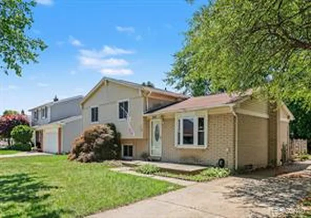 Photo 3 of Single family home for sale at 43171 Hartwick Dr, Sterling Heights, MI 48313 1927 | MLS# 61008358 | Listing updated on 2026-10-20