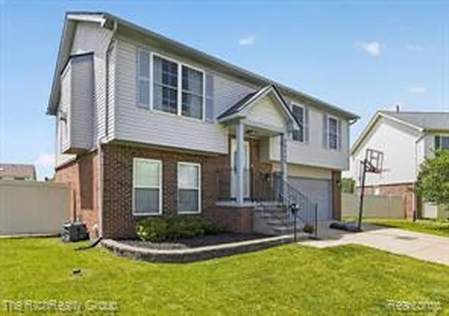 Homes for sale in Trenton, MI | 29252 Hunter, Trenton, MI 48183 | MLS# 61009561