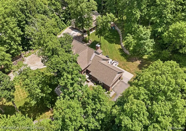 Homes for sale in Milford, MI | 3175 Kensington Rd, Milford, MI 48380 | MLS# 61002353