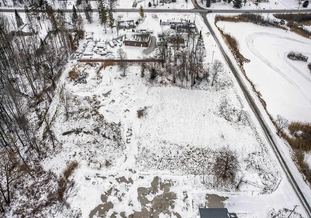 3rd image of 2469 2 Mile Rd, Bay City, MI 48706 | MLS# 50197027
