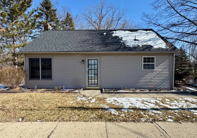 Homes for sale in Chesaning, MI | 921 S Front St, Chesaning, MI 48616 | MLS# 50201078
