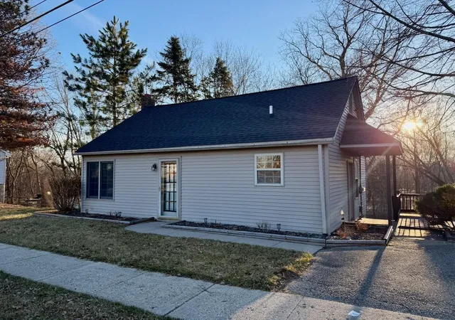 Homes for sale in Chesaning, MI | 921 S Front St, Chesaning, MI 48616 | MLS# 50201078