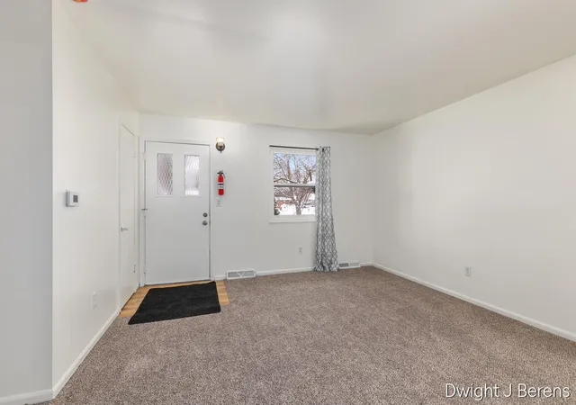 3rd image of 4321-4323 Dawes Ct, Grand Rapids, MI 49508 | MLS# 70514349
