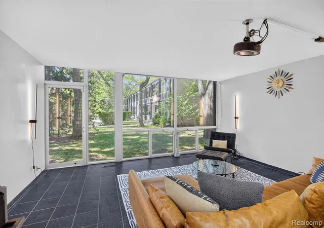 Photo 4 of Condo for sale at 1363 Nicolet Pl, Detroit, MI 48207 | MLS# 61025603 | Listing updated on 2026-09-11