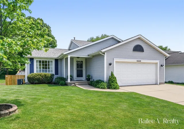 Photo 1 of Sale Pending at 1660 Simmons Ave, Grand Rapids, MI 49505 | MLS# 70535013 | Listing updated on 2026-06-06