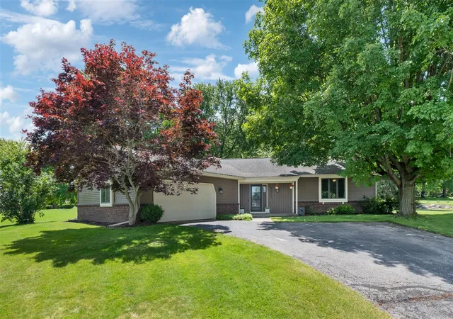 Photo 1 of Sale Pending at 6900 Vista Grande Dr, Rockford, MI 49341 | MLS# 70541103 | Listing updated on 2026-06-27