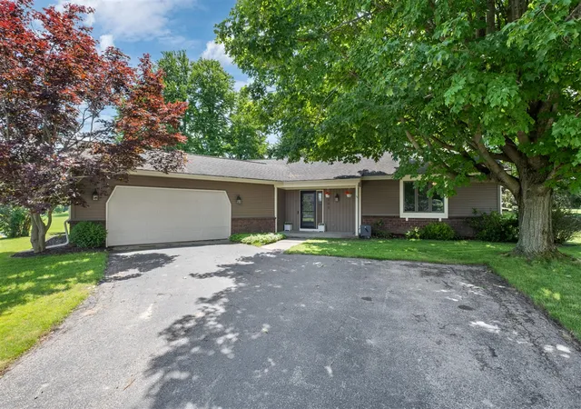 Photo 2 of Sale Pending at 6900 Vista Grande Dr, Rockford, MI 49341 | MLS# 70541103 | Listing updated on 2026-06-27