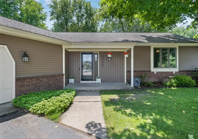 Photo 3 of Sale Pending at 6900 Vista Grande Dr, Rockford, MI 49341 | MLS# 70541103 | Listing updated on 2026-06-27