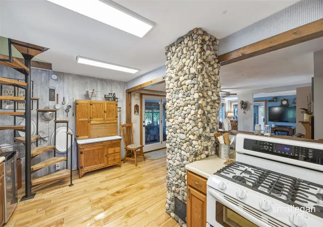 Photo 4 of Single family home for sale at 14960 White Crk Ave, Cedar Springs, MI 49319 | MLS# 70545977 | Listing updated on 2026-07-17