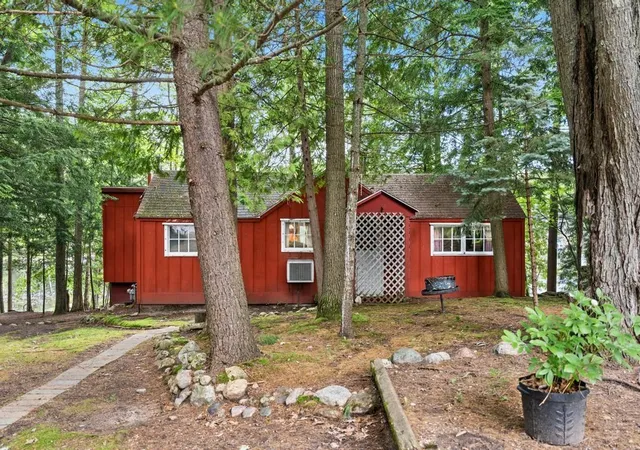 3rd image of 4323 Balsam Cir, Traverse City, MI 49696 | MLS# 80070268