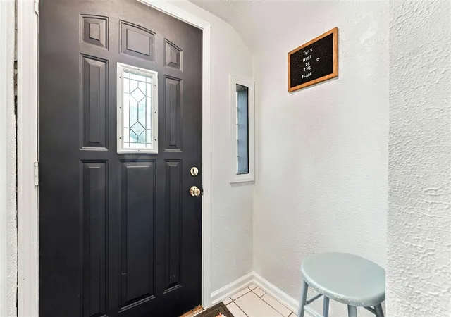 Photo 3 of Sale Pending at 3908 Clarnin St, Kalamazoo, MI 49004 | MLS# 70553708 | Listing updated on 2026-08-25